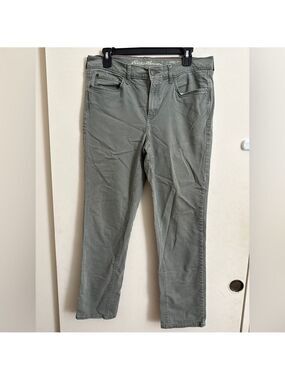 Eddie Bauer Women’s Slightly Curvy Slim Straight Jeans Size 12